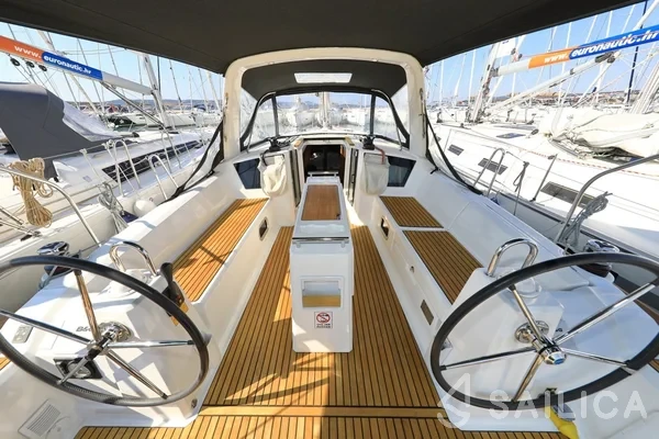 Oceanis 38.1 - Yacht Charter Sailica