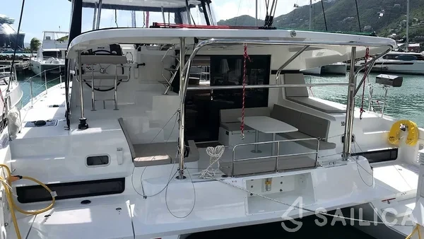 Lagoon 42 - Yacht Charter Sailica