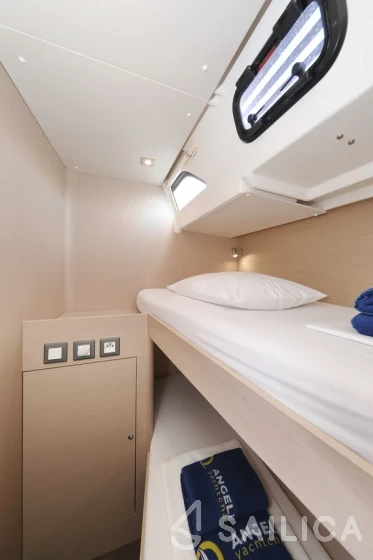 Oceanis 51.1 - Yacht Charter Sailica