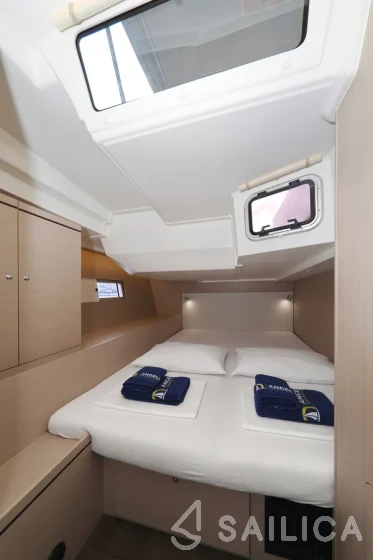 Oceanis 51.1 - Yacht Charter Sailica