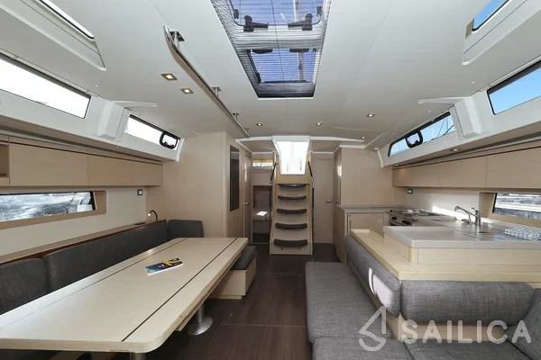 Oceanis 51.1 - Yacht Charter Sailica