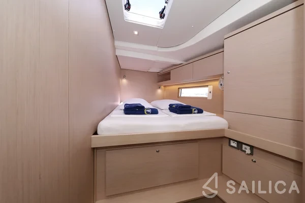 Oceanis 51.1 - Yacht Charter Sailica