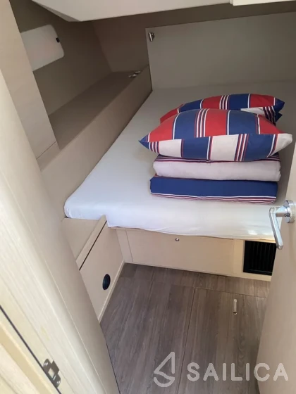 Oceanis 51.1 - Yacht Charter Sailica
