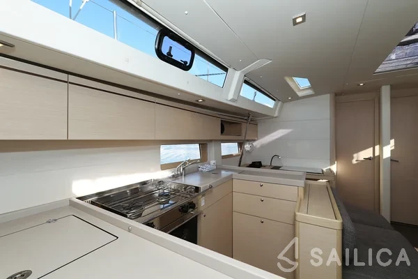 Oceanis 51.1 - Yacht Charter Sailica