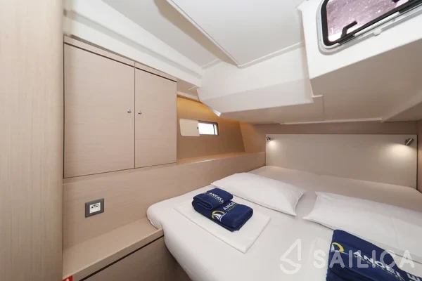 Oceanis 51.1 - Yacht Charter Sailica