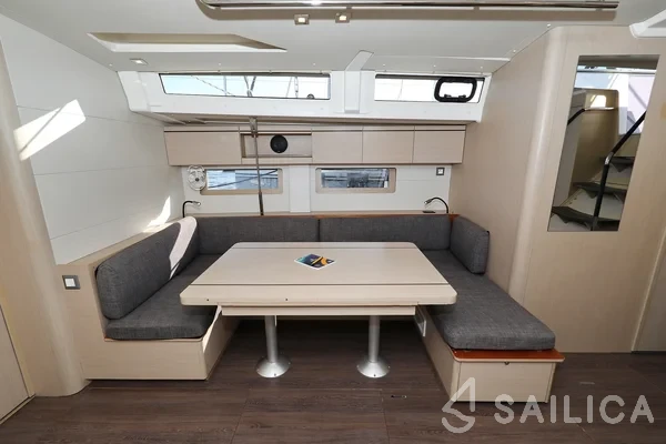 Oceanis 51.1 - Yacht Charter Sailica