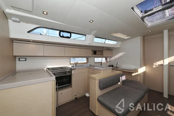 Oceanis 51.1 - Yacht Charter Sailica