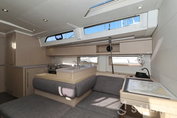 Oceanis 51.1 - Yacht Charter Sailica