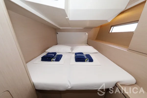 Oceanis 51.1 - Yacht Charter Sailica