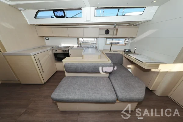 Oceanis 51.1 - Yacht Charter Sailica