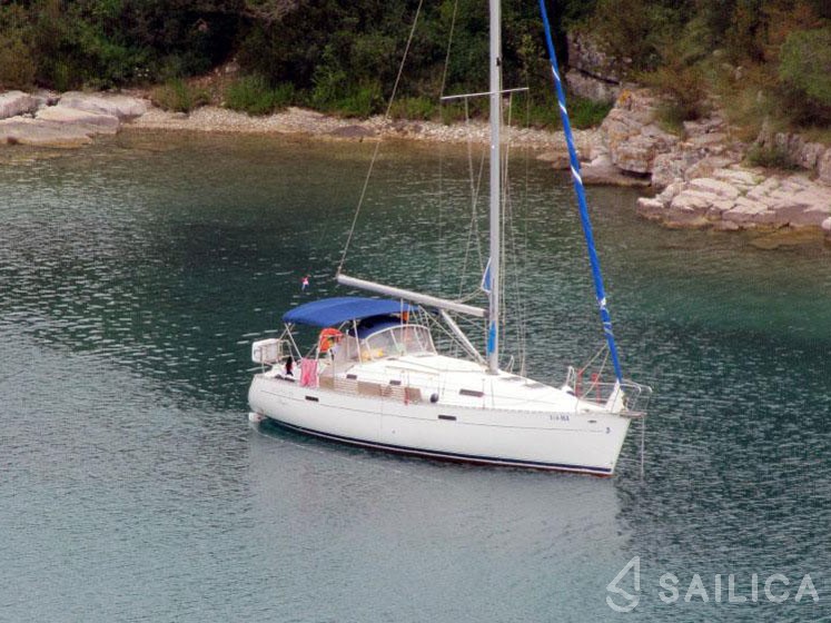 Oceanis 331 - Yacht Charter Sailica