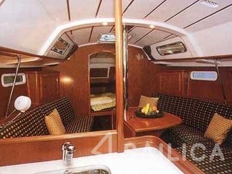 Oceanis 331 - Yacht Charter Sailica