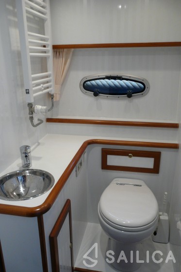 De Drait DeLuxe 42 - Yacht Charter Sailica