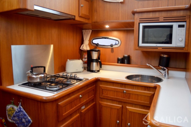 De Drait DeLuxe 42 - Yacht Charter Sailica