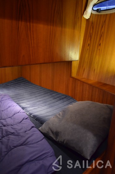 De Drait DeLuxe 42 - Yacht Charter Sailica