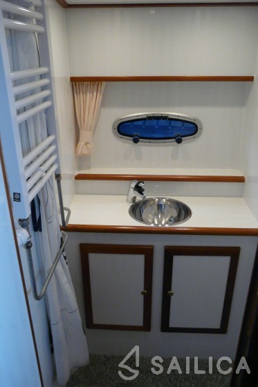 De Drait DeLuxe 42 - Yacht Charter Sailica