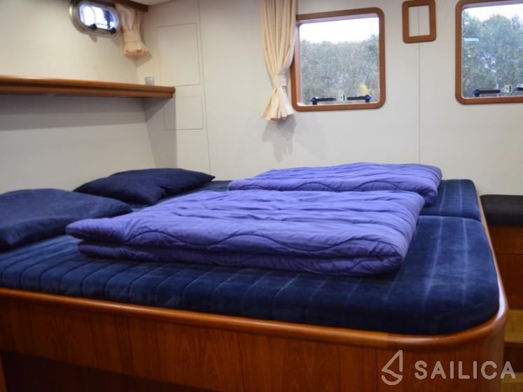 De Drait Advantage 38 - Yacht Charter Sailica