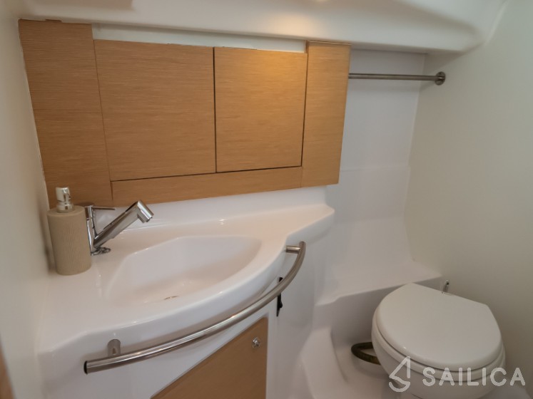 Elan Impression 40 - Yacht Charter Sailica