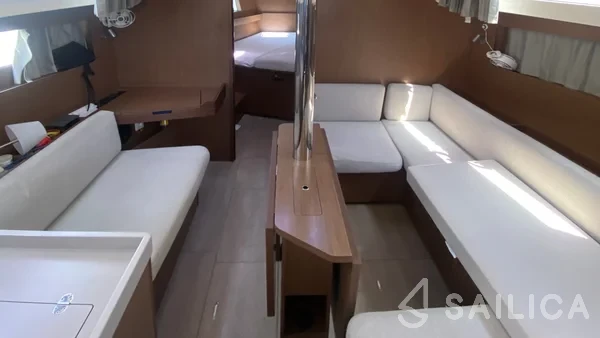 Oceanis 41.1 - Yacht Charter Sailica