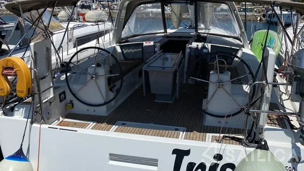 Oceanis 41.1 - Yacht Charter Sailica