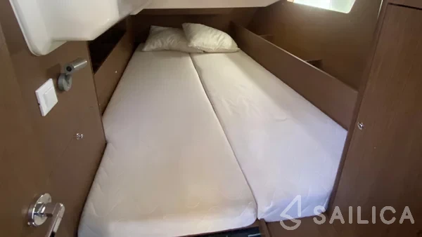 Oceanis 41.1 - Yacht Charter Sailica