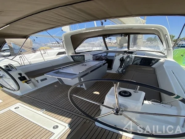 Oceanis 41.1 - Yacht Charter Sailica
