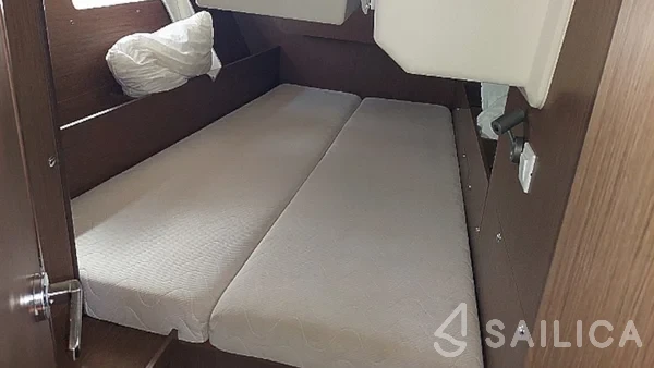 Oceanis 41.1 - Yacht Charter Sailica
