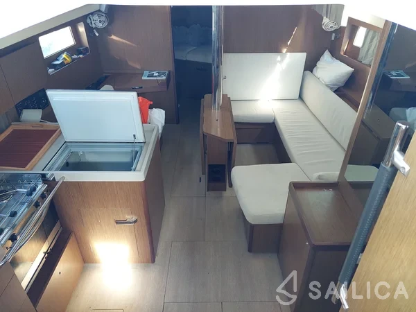 Oceanis 41.1 - Yacht Charter Sailica