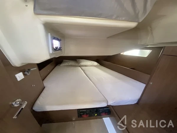 Oceanis 41.1 - Yacht Charter Sailica