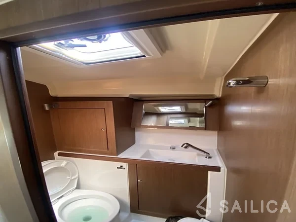 Oceanis 41.1 - Yacht Charter Sailica