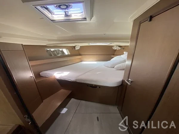 Oceanis 41.1 - Yacht Charter Sailica
