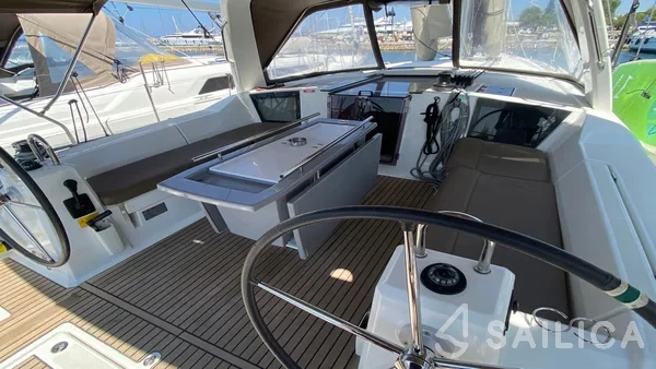 Oceanis 41.1 - Yacht Charter Sailica