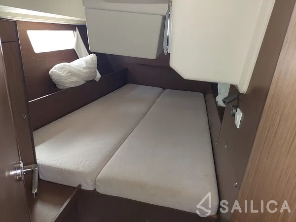 Oceanis 41.1 - Yacht Charter Sailica