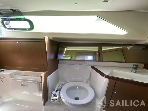 Oceanis 41.1 - Yacht Charter Sailica