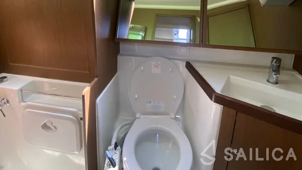Oceanis 41.1 - Yacht Charter Sailica