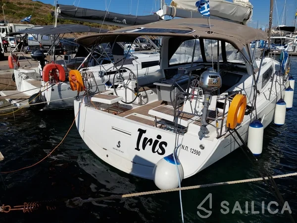 Oceanis 41.1 - Yacht Charter Sailica