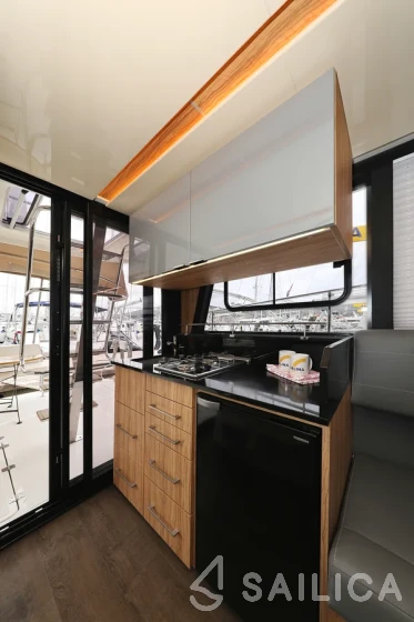 Futura 40 Grand Horizon - Yacht Charter Sailica