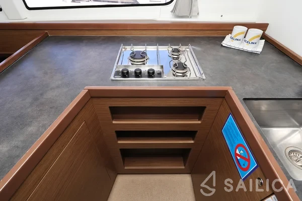 Lagoon 42 - Yacht Charter Sailica