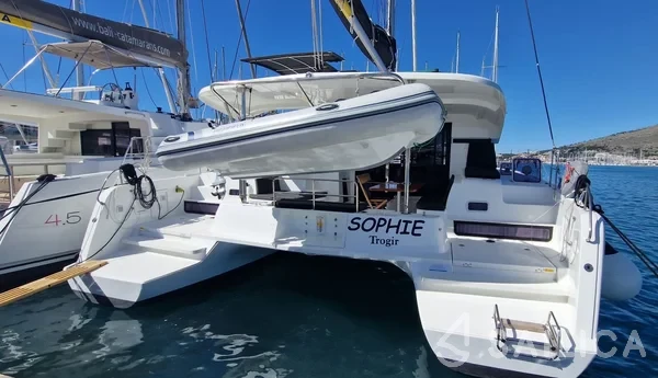 Lagoon 42 - Yacht Charter Sailica