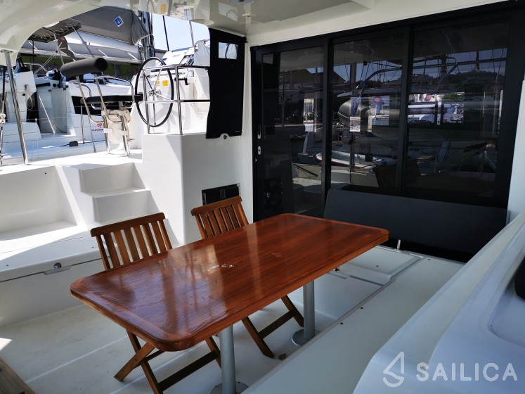 Lagoon 42 - Yacht Charter Sailica
