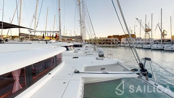 Lagoon 42 - Yacht Charter Sailica