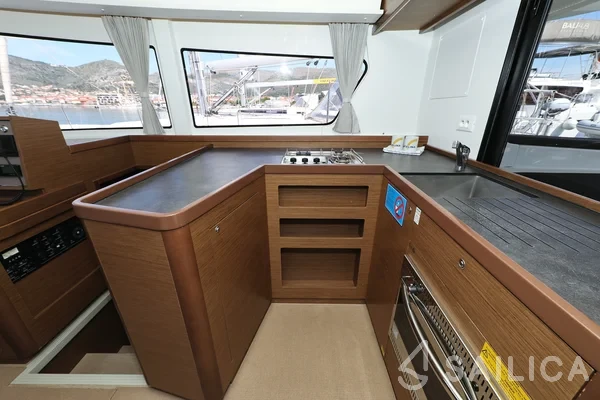 Lagoon 42 - Yacht Charter Sailica