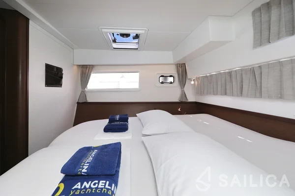 Lagoon 42 - Yacht Charter Sailica
