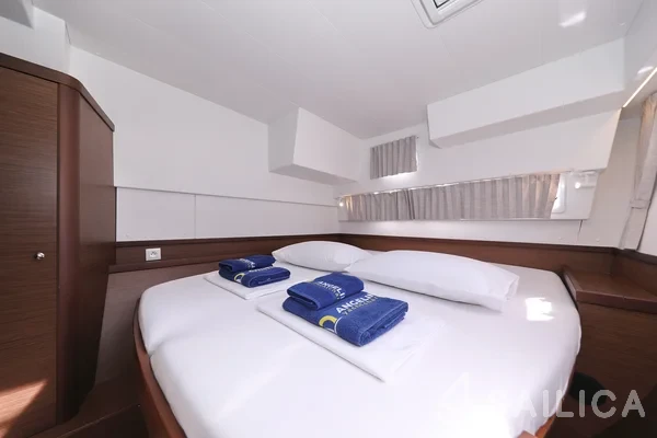 Lagoon 42 - Yacht Charter Sailica