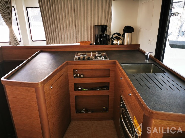 Lagoon 42 - Yacht Charter Sailica
