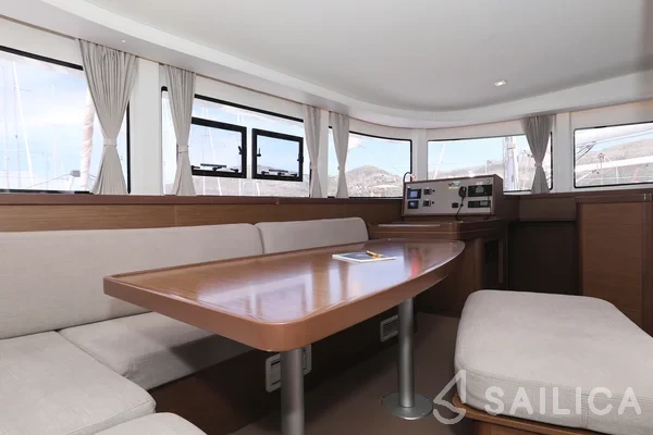 Lagoon 42 - Yacht Charter Sailica