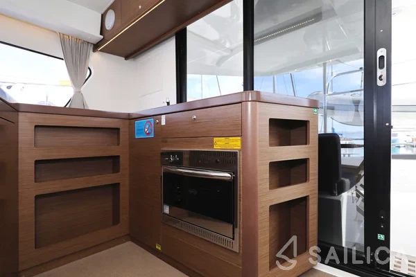 Lagoon 42 - Yacht Charter Sailica