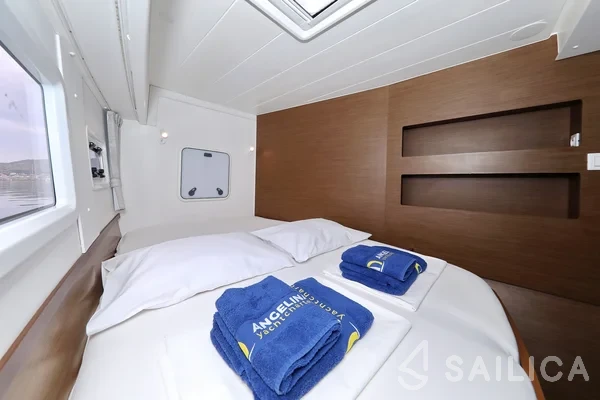 Lagoon 42 - Yacht Charter Sailica
