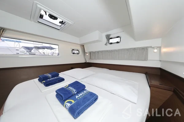 Lagoon 42 - Yacht Charter Sailica