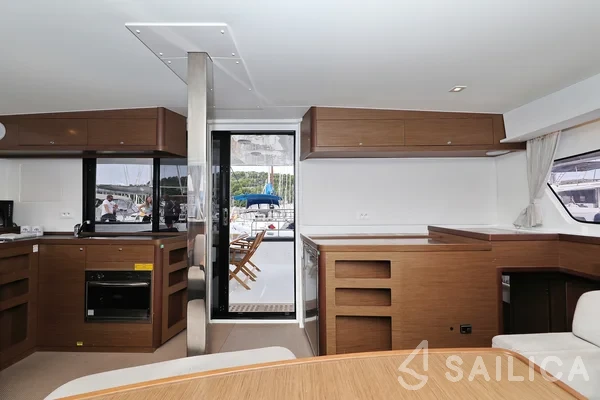 Lagoon 42 - Yacht Charter Sailica